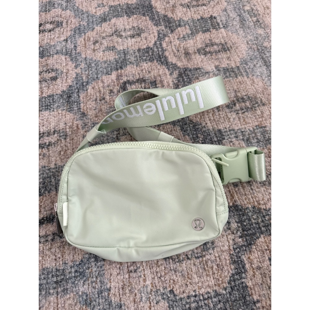 Lululemon Everywhere Belt Bag Kohlrabi Green/White Excellent Condition